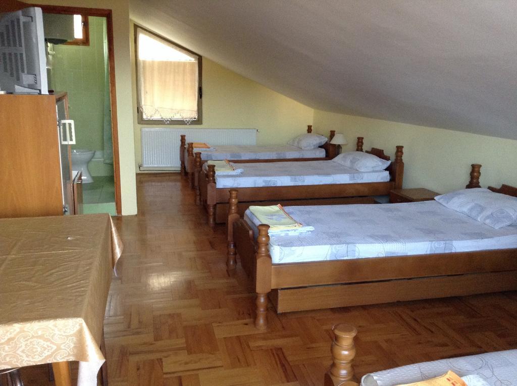 Ferienwohnung Pansion Velickovic Niska Banja Zimmer foto